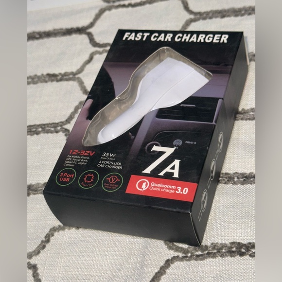 Triple port dual type car charger 🔌 - Picture 2 of 4